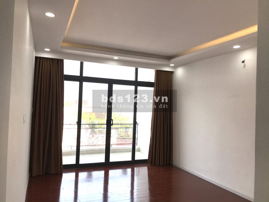 Nhà phố mặt tiền Đất Thánh gần chợ Tân Bình, giá bán 12.4 tỷ, xe ra vào tránh nhau thoải mái