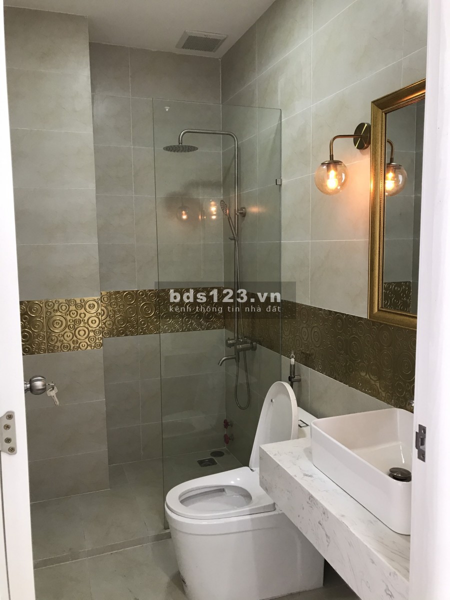 Nhà phố mặt tiền Đất Thánh gần chợ Tân Bình, giá bán 12.4 tỷ, xe ra vào tránh nhau thoải mái