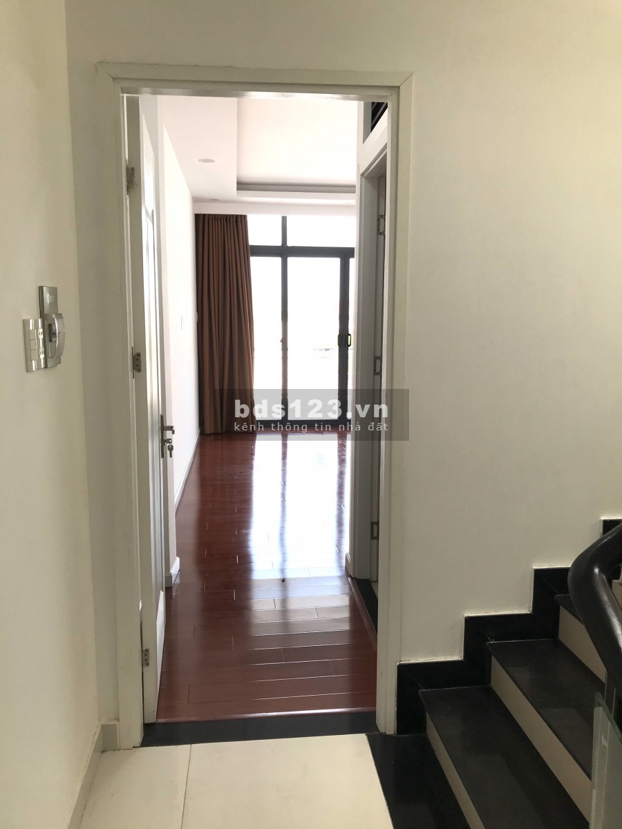 Nhà phố mặt tiền Đất Thánh gần chợ Tân Bình, giá bán 12.4 tỷ, xe ra vào tránh nhau thoải mái