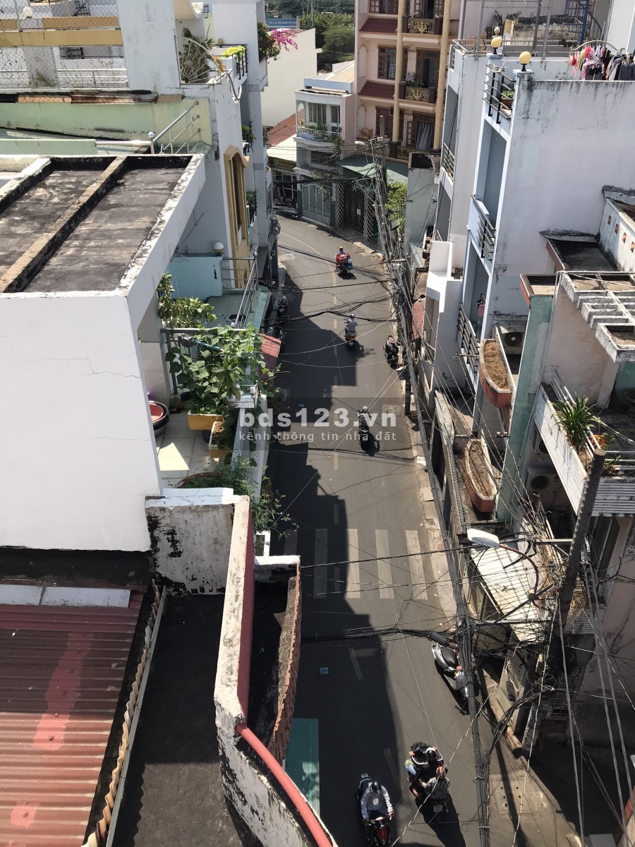 Nhà phố mặt tiền Đất Thánh gần chợ Tân Bình, giá bán 12.4 tỷ, xe ra vào tránh nhau thoải mái