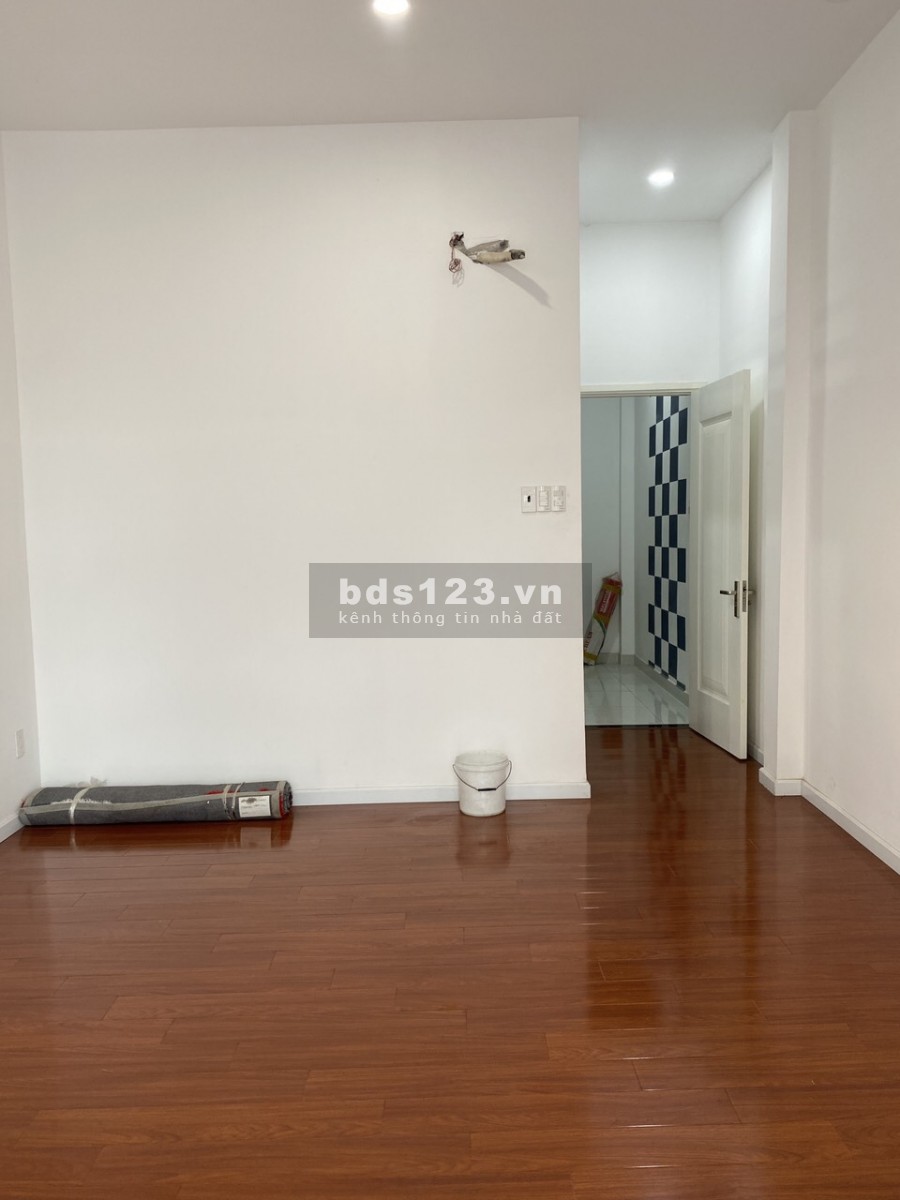 Nhà phố mặt tiền Đất Thánh gần chợ Tân Bình, giá bán 12.4 tỷ, xe ra vào tránh nhau thoải mái