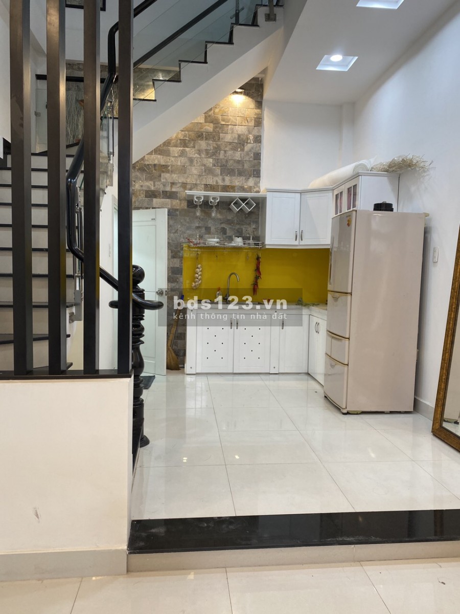 Nhà phố mặt tiền Đất Thánh gần chợ Tân Bình, giá bán 12.4 tỷ, xe ra vào tránh nhau thoải mái