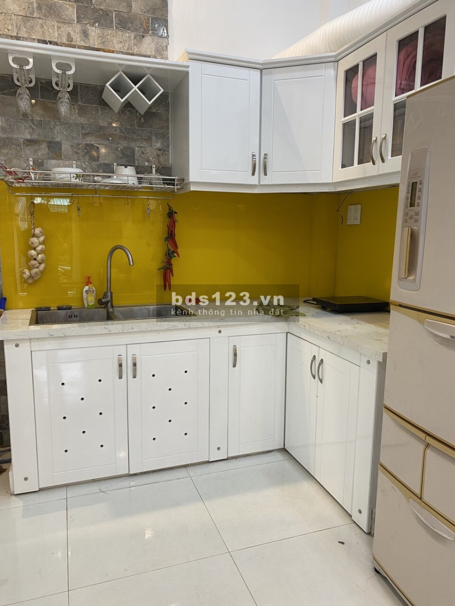 Nhà phố mặt tiền Đất Thánh gần chợ Tân Bình, giá bán 12.4 tỷ, xe ra vào tránh nhau thoải mái