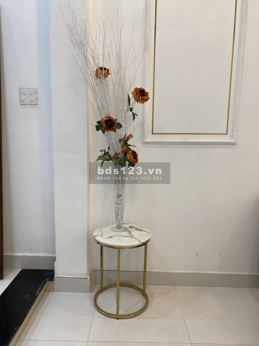 Nhà phố mặt tiền Đất Thánh gần chợ Tân Bình, giá bán 12.4 tỷ, xe ra vào tránh nhau thoải mái
