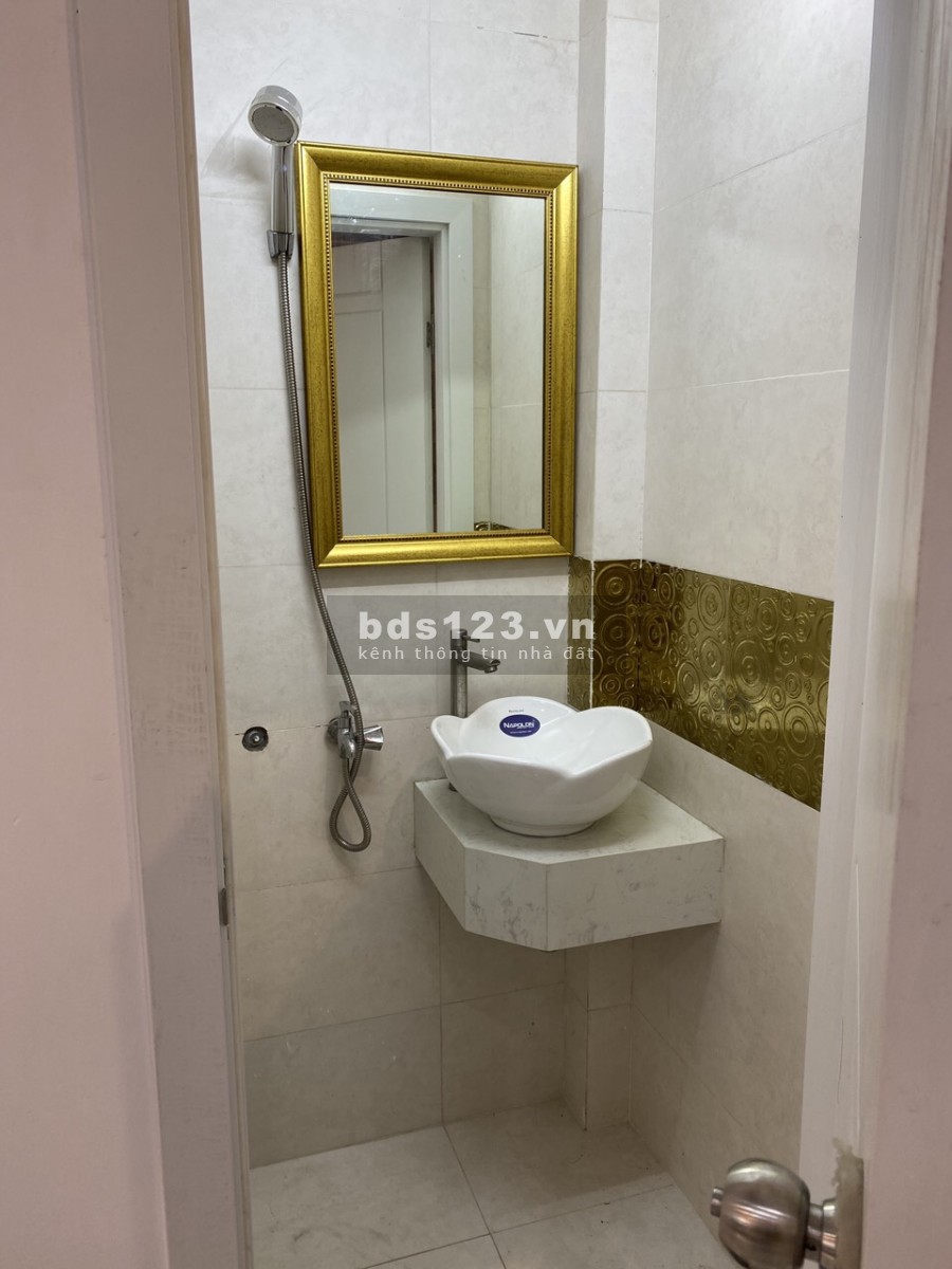 Nhà phố mặt tiền Đất Thánh gần chợ Tân Bình, giá bán 12.4 tỷ, xe ra vào tránh nhau thoải mái