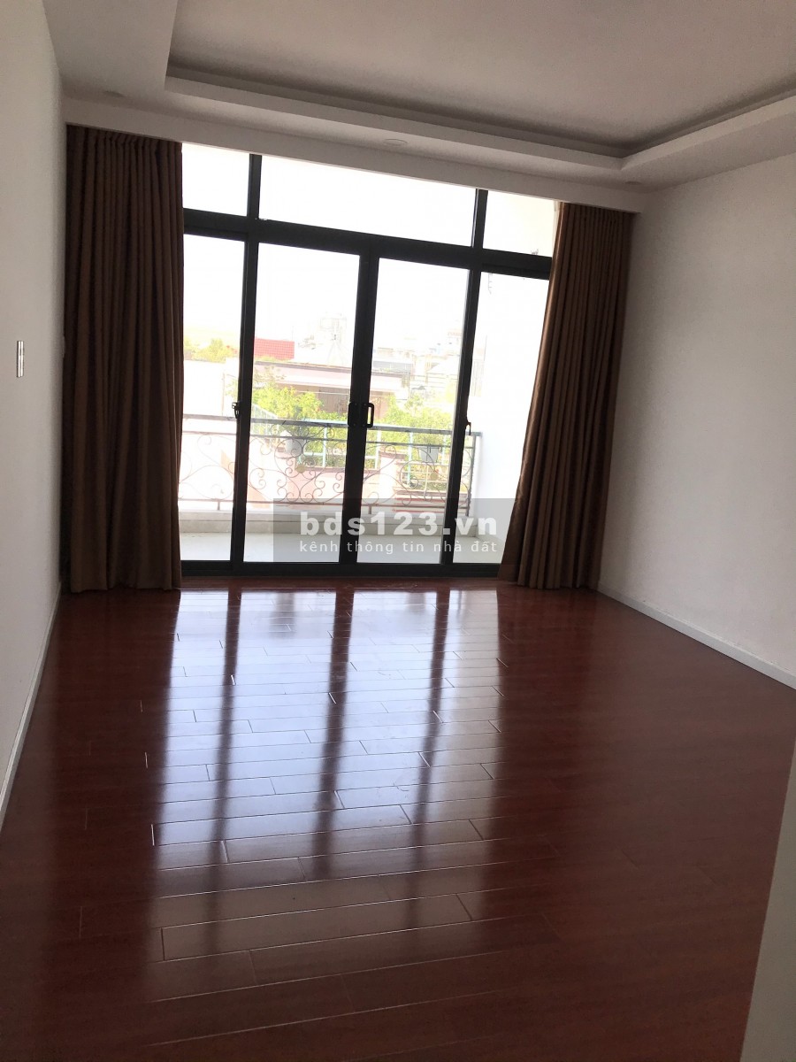 Nhà phố mặt tiền Đất Thánh gần chợ Tân Bình, giá bán 12.4 tỷ, xe ra vào tránh nhau thoải mái