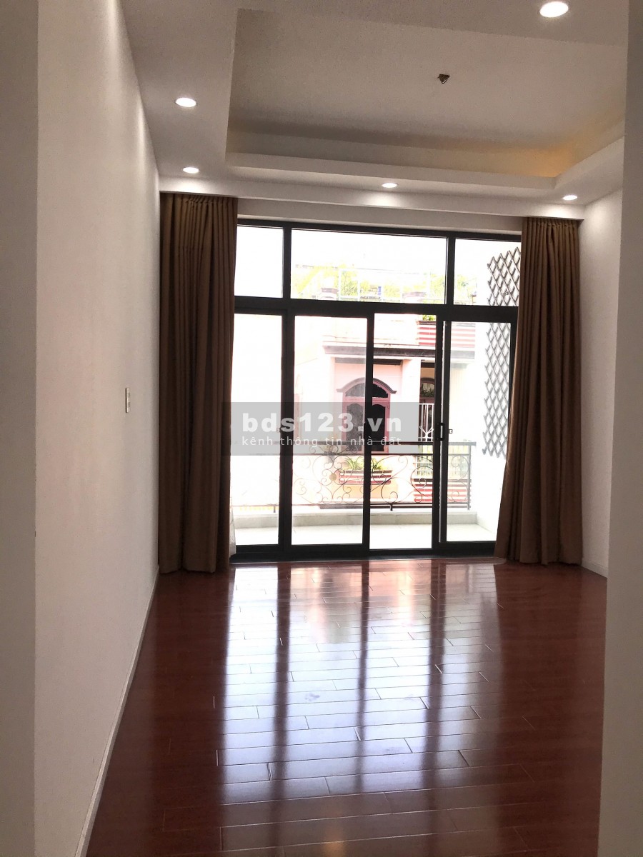Nhà phố mặt tiền Đất Thánh gần chợ Tân Bình, giá bán 12.4 tỷ, xe ra vào tránh nhau thoải mái