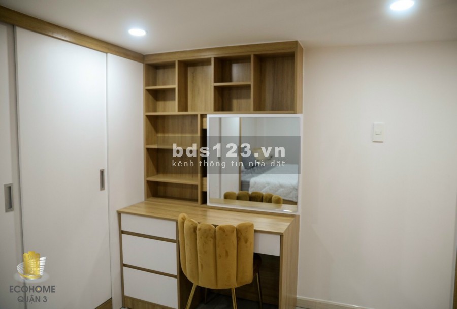Cần bán căn hộ ngay trung tâm quận 3, view nhìn ra tòa nhà Viettel bao đẹp giá chỉ 1 tỉ 8