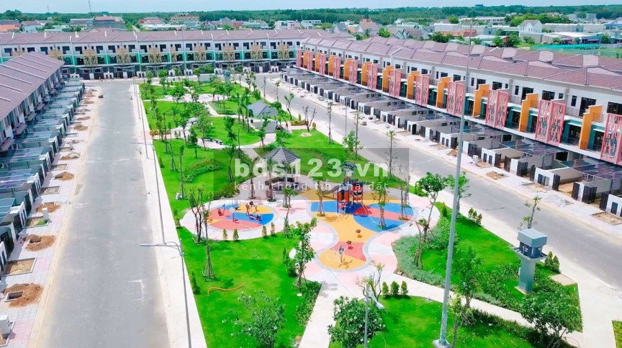 Bán nhà liền kề khu đô thị xanh đáng sống nhất Bình Dương, tiện ích đầy đủ