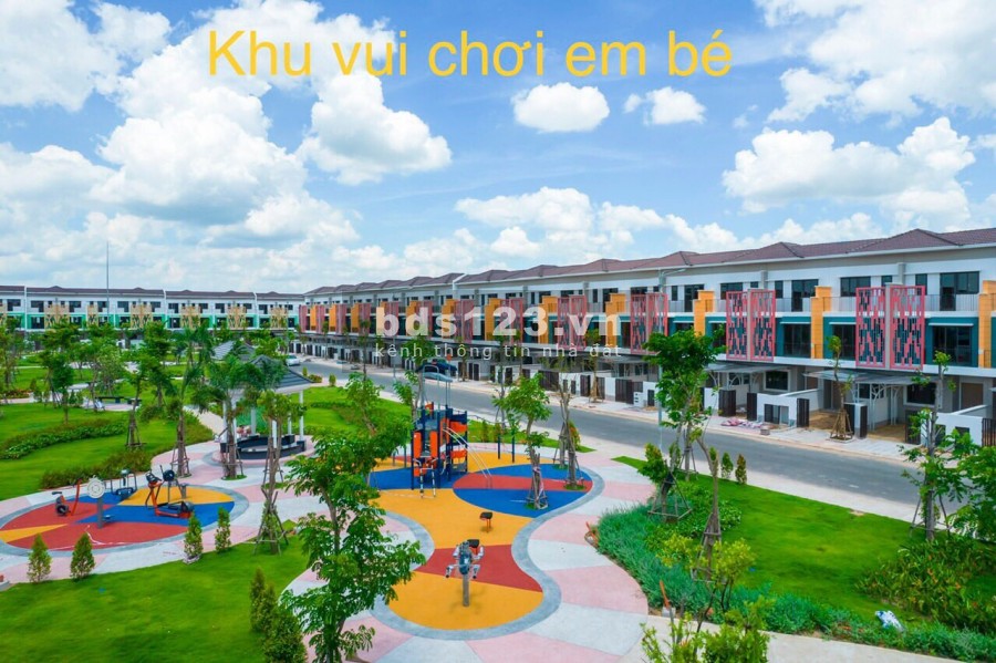 Bán nhà liền kề khu đô thị xanh đáng sống nhất Bình Dương, tiện ích đầy đủ