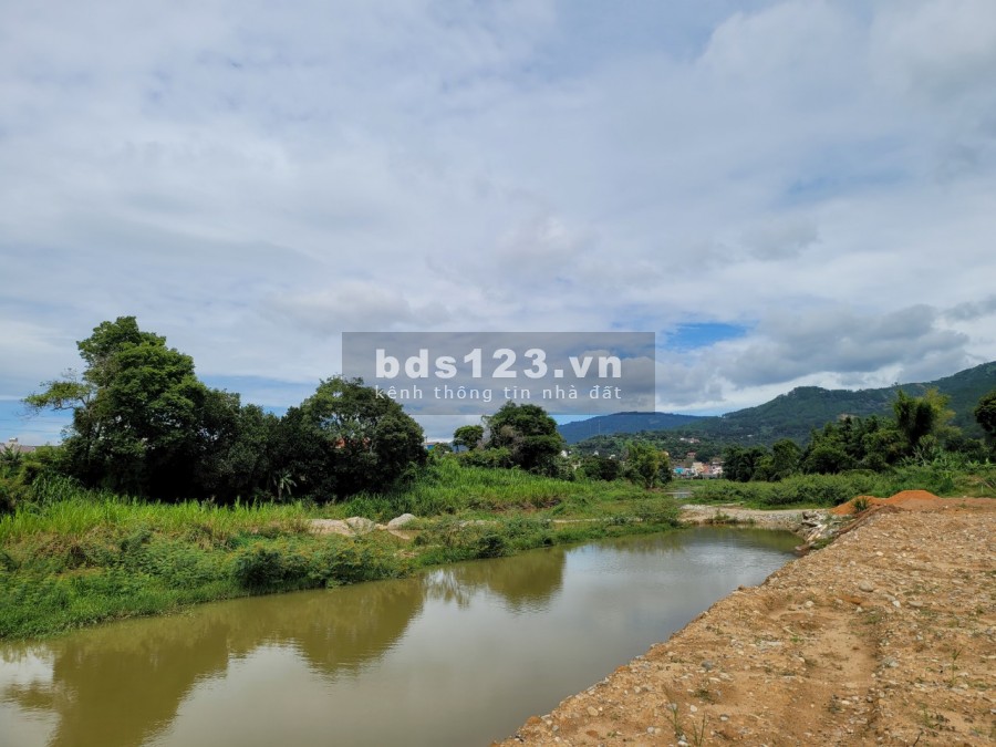 Bán đất kèm nhà đất view sông Đa Nhim, thị trấn Dran, phù hợp để đầu tư nghỉ dưỡng