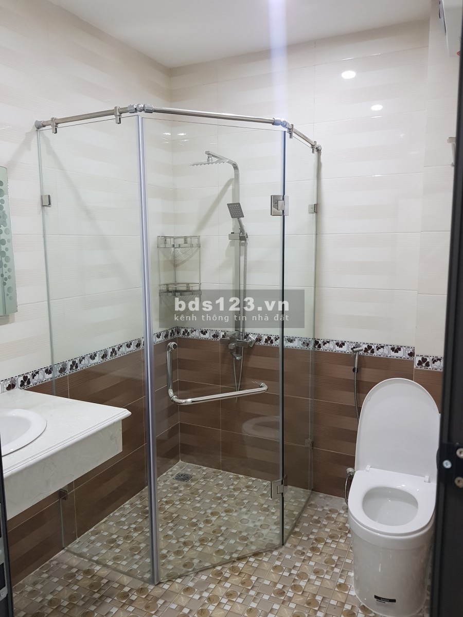 Bán nhà riêng nguyên căn phường Bồ Đề Quận Long Biên, dt 50m2, thang máy