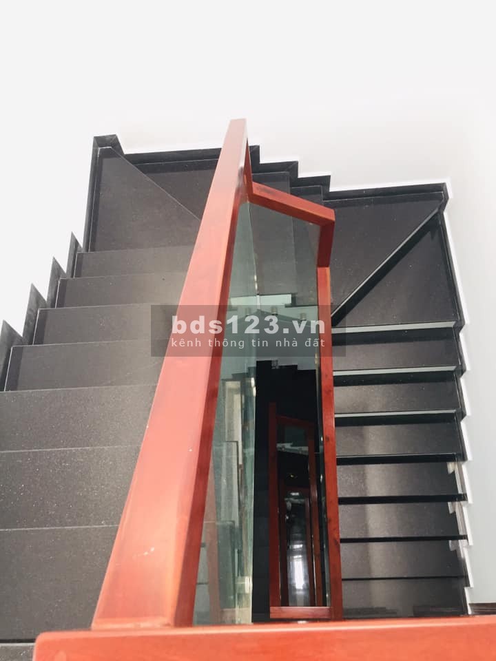 [Bán nhà] Nguyễn Hữu Tiến, Tân Phú, dt 4.3x18m, giá 7 tỷ 690tr, LH 0933592713