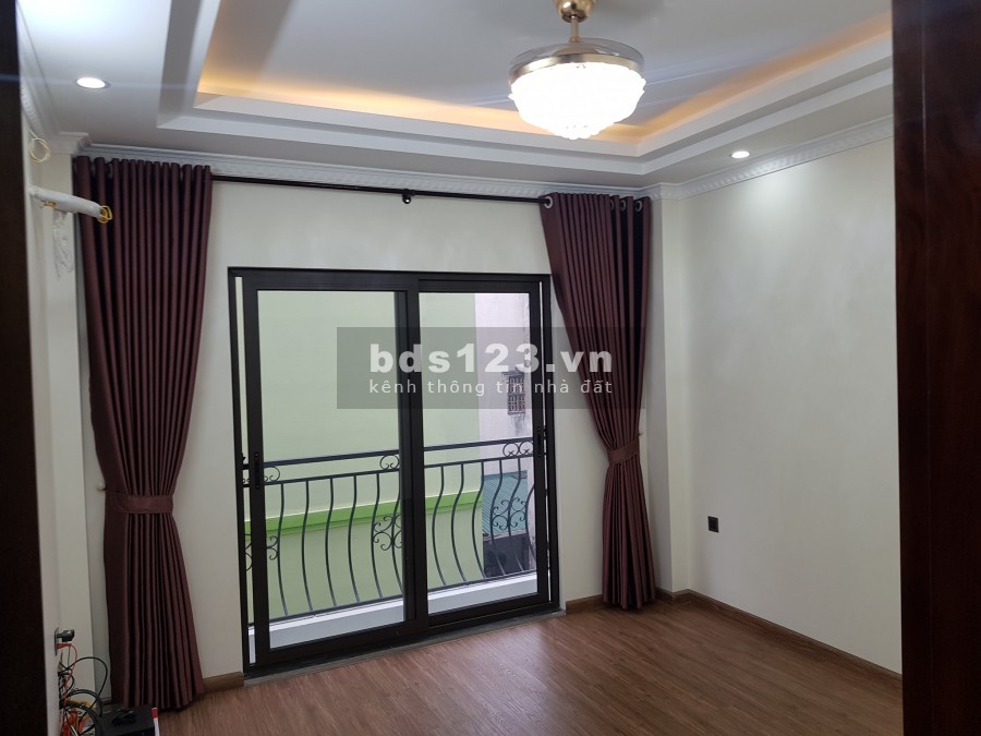 Bán nhà riêng nguyên căn phường Bồ Đề Quận Long Biên, dt 50m2, thang máy