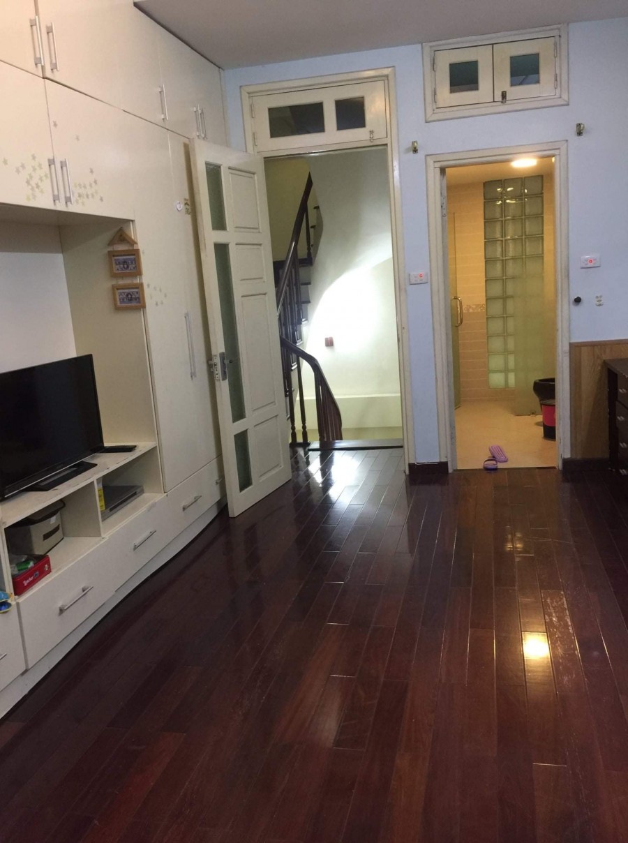 Bán nhà cực đẹp, khu dân cư đông đúc, Quận Đống Đa, giáp Xã Đàn giá 3.95 tỷ