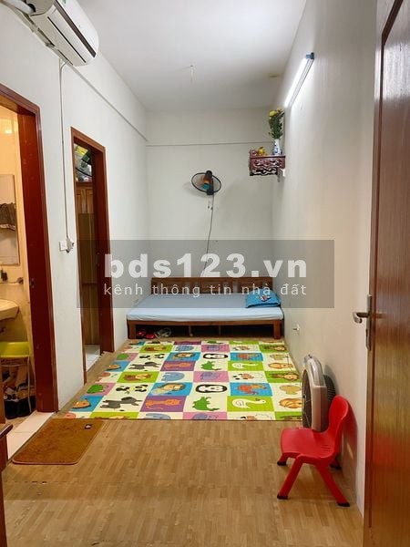Giảm chào còn 3.85 tỷ ô tô đổ cửa vị trí đẹp, gần tượng đài Nguyễn Đức Cảnh, 4 tầng