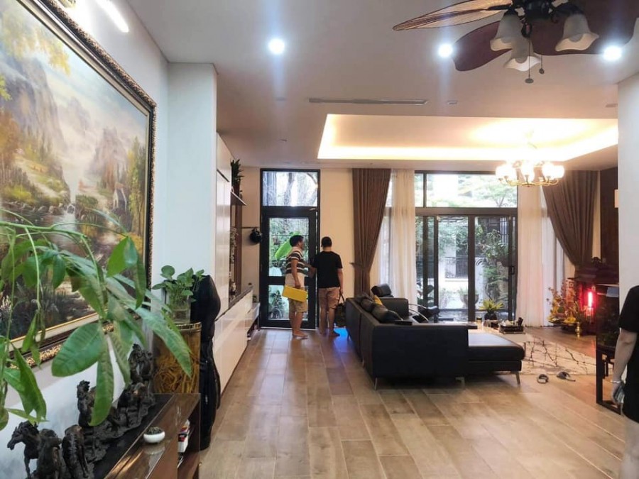 Bán nhà MP Nguyễn Chí Thanh dt 85m2 5 tầng mt 8m hơn 20tỷ Hiếm Kinh Doanh