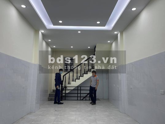 Bán nhà Hoàng Quốc Việt, mt 5, 5 tầng đúc, dt 45.2m2, giá bán 4.55 tỷ, nhà mới xây đẹp ở ngay