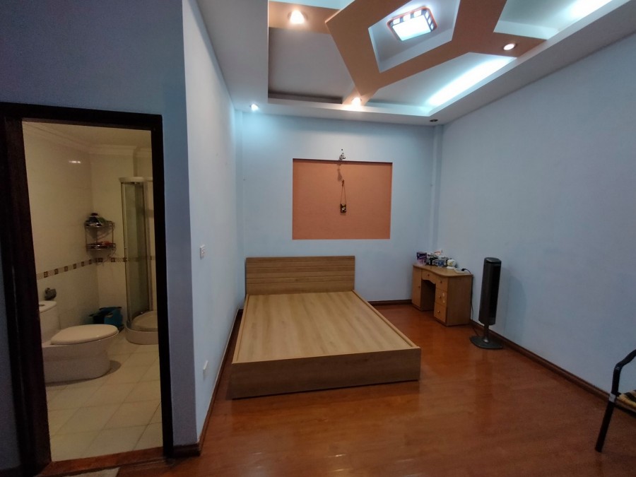 Bán nhà Vũ Tông Phan diện tích 28m2 đúc 5 tầng 3 PN ở ngay, giá chỉ 1 tỷ 48