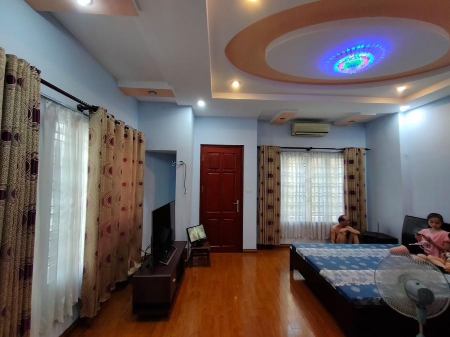 Bán nhà Vũ Tông Phan diện tích 28m2 đúc 5 tầng 3 PN ở ngay, giá chỉ 1 tỷ 48