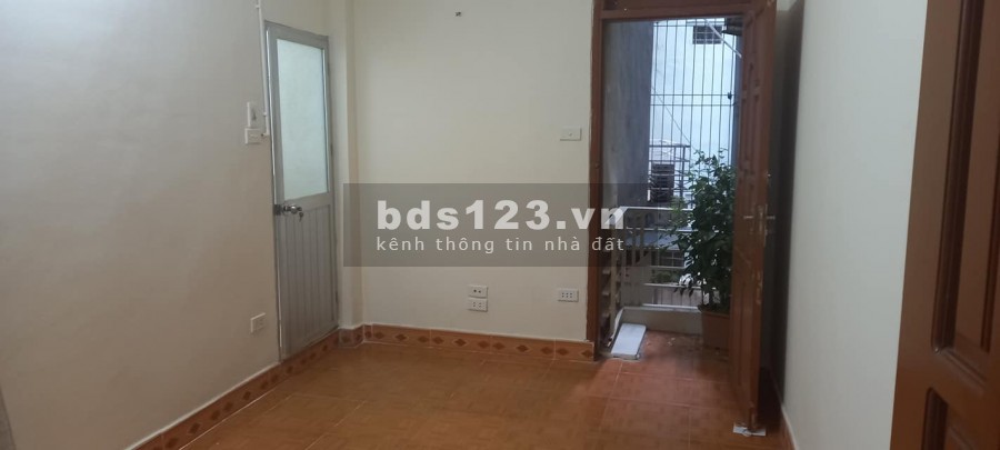 Bán nhà Lê Văn Lương ngõ nông,nhà khung bê tông DT 25m x 5 tầng giá chỉ 2.36 tỷ