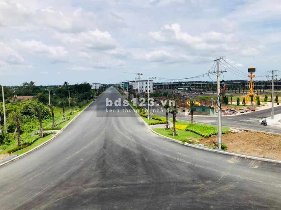 Bán Shophouse xây sẵn 1 trệt 2 lầu+tum, sổ hồng riêng, gần An Phú Tây, Bình Chánh