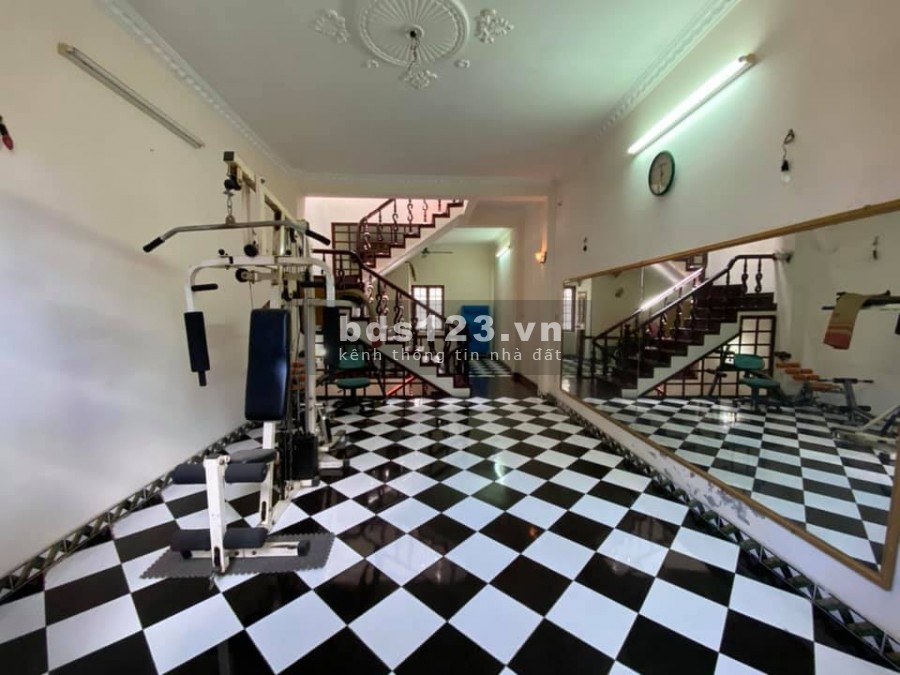 Siêu phẩm Hoàng Cầu, phân lô, vỉa hè, kinh doanh VP, 62m2, 5 tầng, MT: 4m. Giá: 11.5 tỷ.