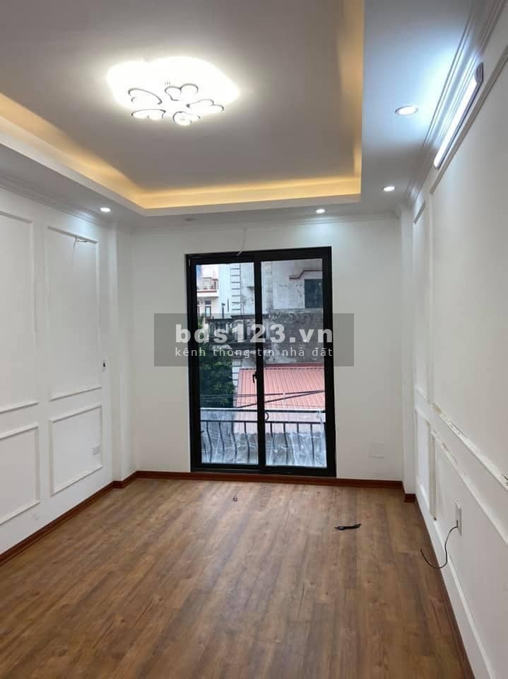 Bán nhà phân lô Phúc lợi diện tích 30m2 giá 2,1 tỉ, nguyên căn 5 tầng đúc