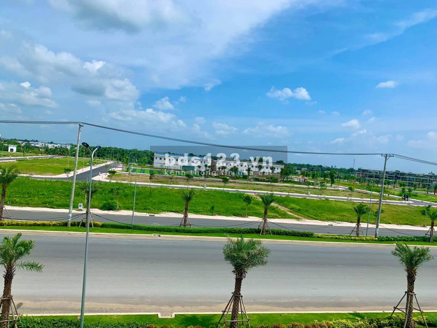 Bán Shophouse xây sẵn 1 trệt 2 lầu+tum, sổ hồng riêng, gần An Phú Tây, Bình Chánh