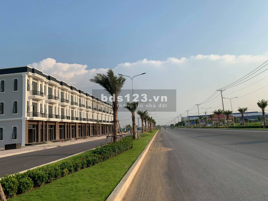 Bán Shophouse xây sẵn 1 trệt 2 lầu+tum, sổ hồng riêng, gần An Phú Tây, Bình Chánh