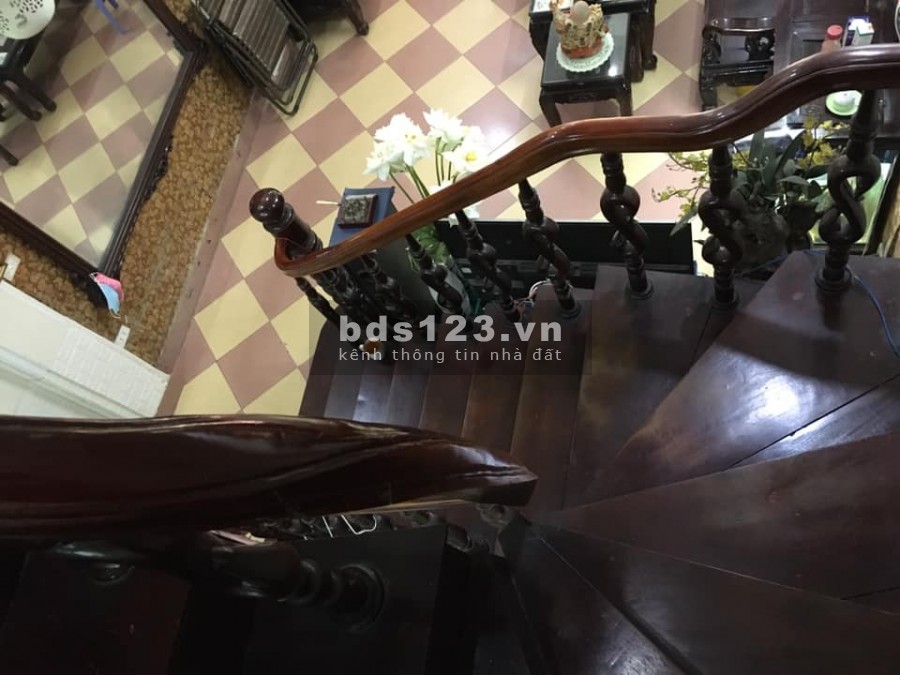 Siêu phẩm Hoàng Cầu, phân lô, vỉa hè, kinh doanh VP, 62m2, 5 tầng, MT: 4m. Giá: 11.5 tỷ.
