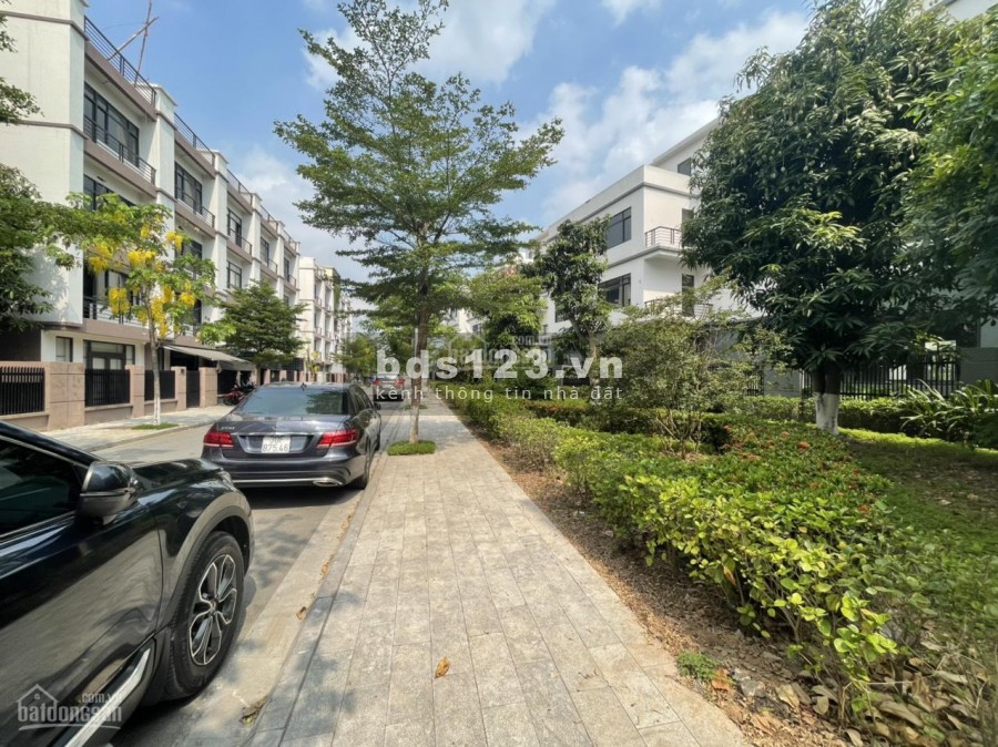Bán gấp biệt thự Xuân Phương Garden, sổ đỏ trao tay, liên hệ 0399812995