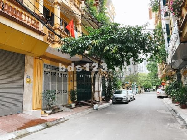 Siêu phẩm Hoàng Cầu, phân lô, vỉa hè, kinh doanh VP, 62m2, 5 tầng, MT: 4m. Giá: 11.5 tỷ.