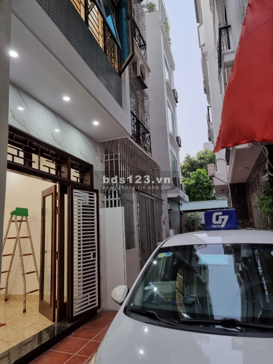 Bán nhà 4 tầng Nguyễn Văn Cừ dt 38m2 mt 4m giá 4.3 tỷ ngõ rộng ôtô