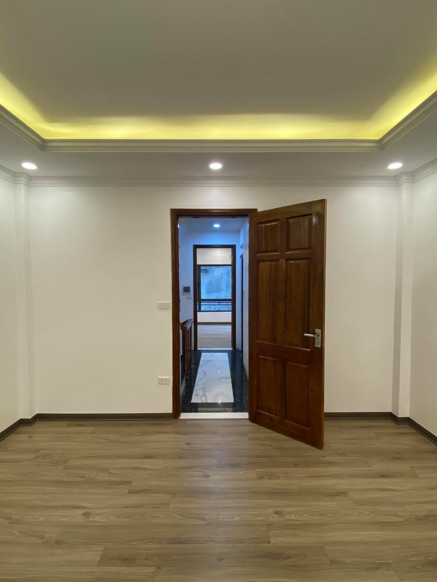 Bán gấp nhà Hoàng Mai, Sang chảnh, Giá chỉ 4.x tỷ ( x nhỏ xíu ), diện tích 4.199 tỷ