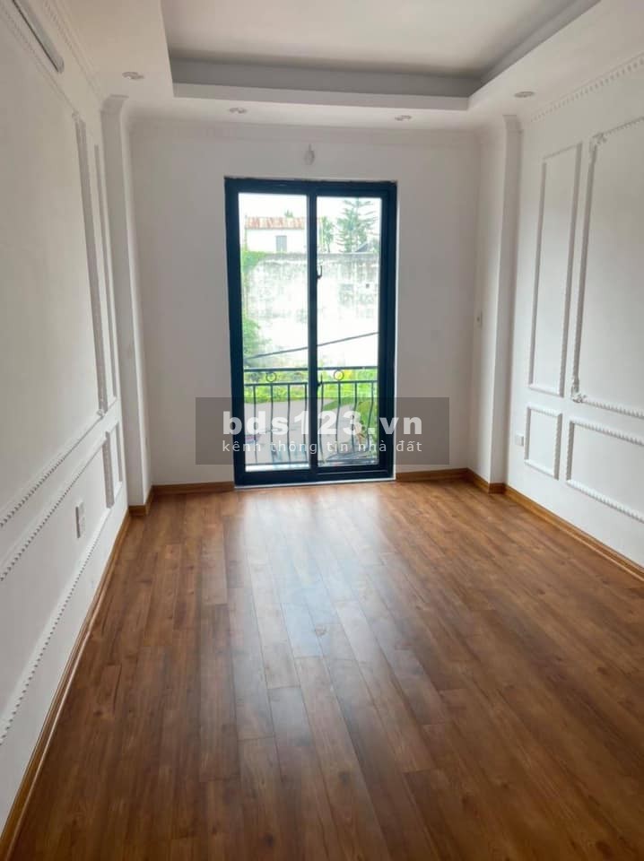 Bán nhà phân lô Phúc lợi diện tích 30m2 giá 2,1 tỉ, nguyên căn 5 tầng đúc