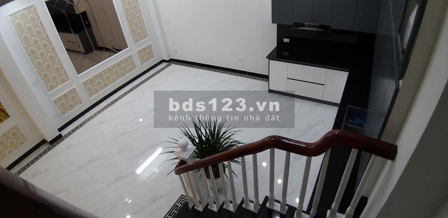 Bán nhà lô góc ngõ phố Thạch Bàn, Long Biên Hà Nội, dt 34m2, 4.5 tầng, giá 2.9 tỷ
