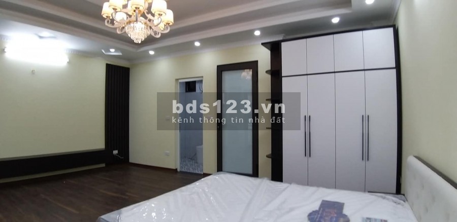Bán nhà lô góc ngõ phố Thạch Bàn, Long Biên Hà Nội, dt 34m2, 4.5 tầng, giá 2.9 tỷ