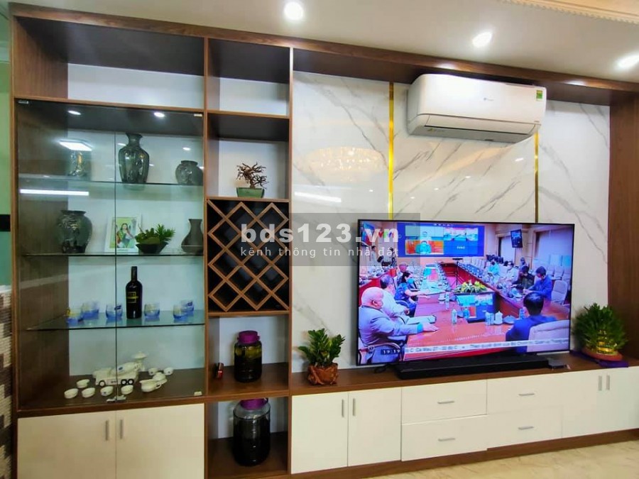 Siêu phẩm Nguyễn Văn Cừ đẹp nhất phố ô tô qua cửa gần bãi ô tô, giá 4.1 tỷ