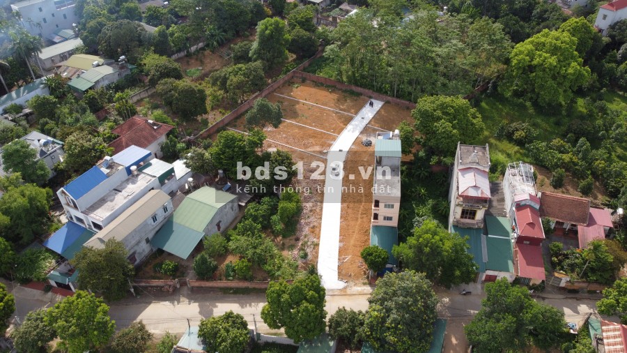 Tài chính hơn 2 tỷ có ngay hơn 200m2, đất sất ngã 3 Hoà Lạc, Hà Nội, lh 0965528169