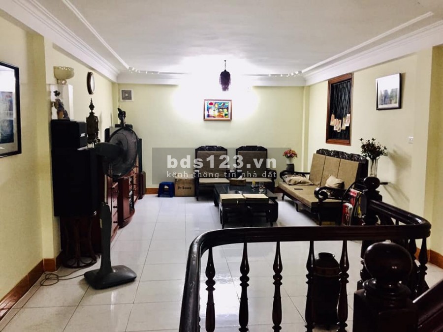 Bán nhà Phạm Văn Đồng, Cổ Nhuế, dt 52m2, giá 5.8 tỷ vài bước ra phố, ô tô đỗ, nhà đẹp ở ngay