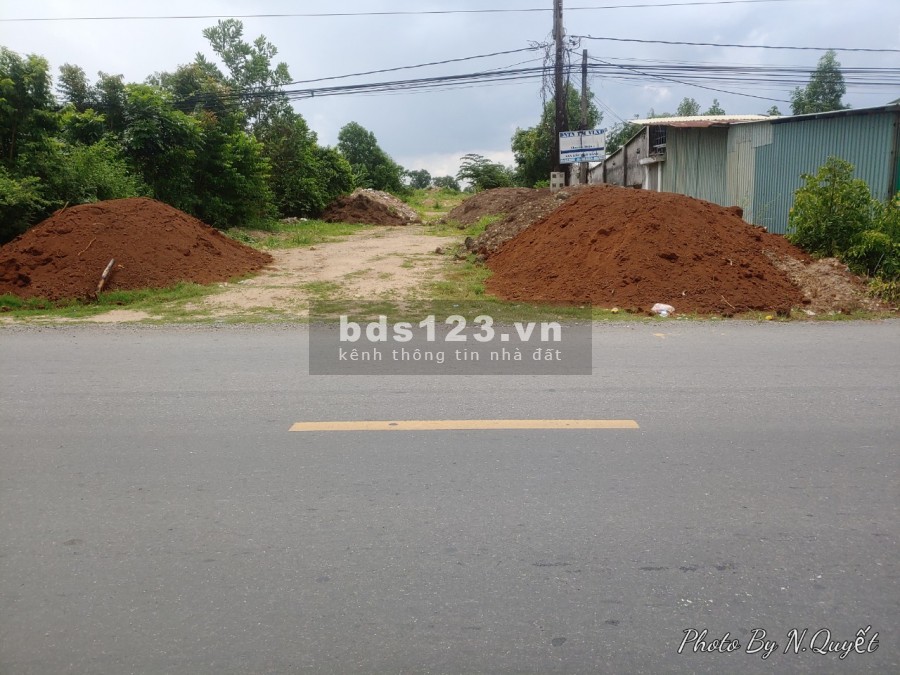 Bán nhà diện tích 250m2 mặt tiền full thổ, nền 2 mt đối diện khu công nghiệp đất đỏ