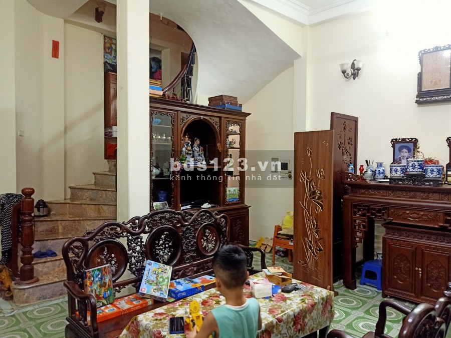 Bán nhà nguyên căn cách phố Tạ Quang Bửu 15m, 3 mặt thoáng, dt 39m2, 4 tầng, giá 4,5 tỷ