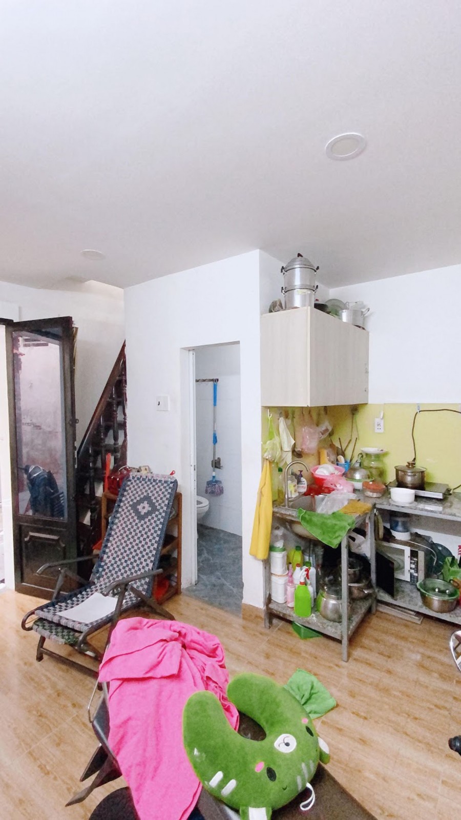 1 căn nhà mặt tiền đường lớn, diện tích 18m2, đúc 3 tầng, Quận 10, giá bán 2.8 tỷ