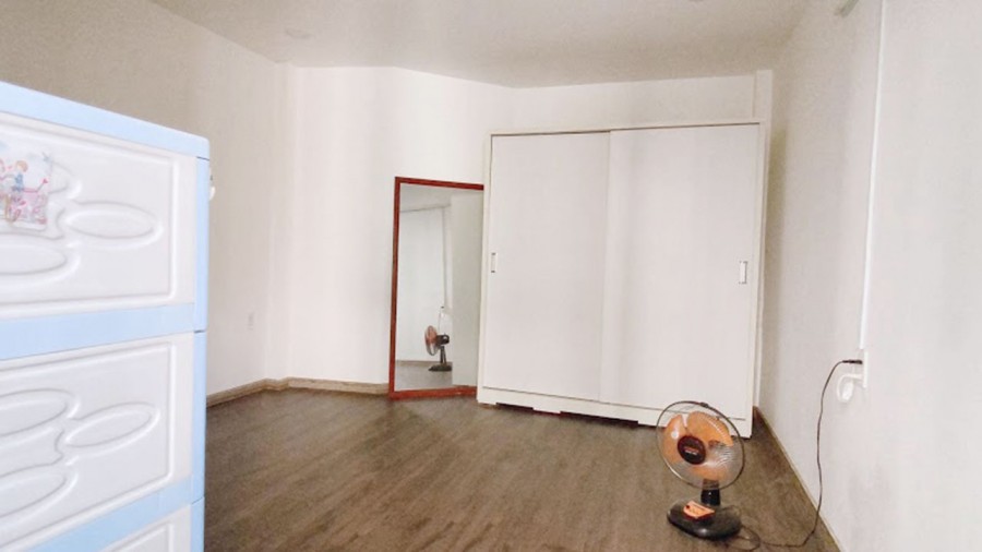 1 căn nhà mặt tiền đường lớn, diện tích 18m2, đúc 3 tầng, Quận 10, giá bán 2.8 tỷ