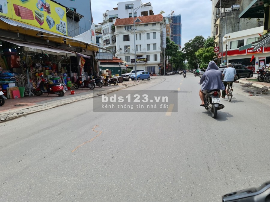 Cho thuê nhà nguyên căn phố Phạm Tuấn Tài diện tích sử dụng 325m2, mt 5m, giá 35tr