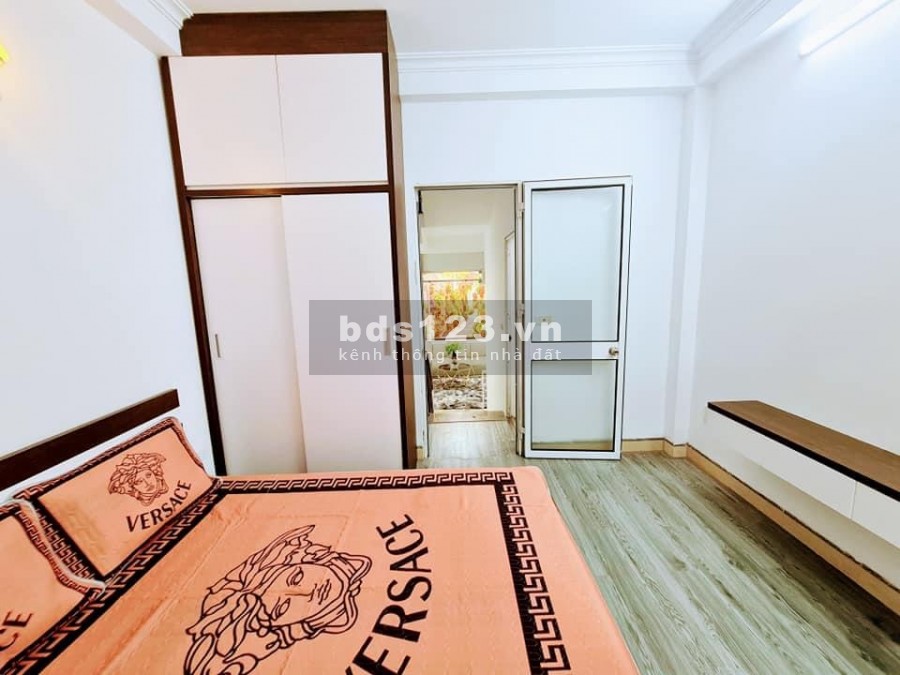 Bán Nhà Lĩnh Nam dt 40m2 5 tầng 5 phòng ngủ, mt 3.7m, giá bán 3.5 tỷ khu dân cư