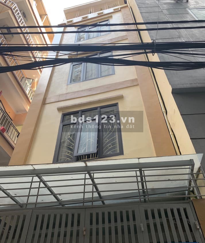 Bán nhà nguyên căn Hoàng Quốc Việt nội thất tiện ngi, dt 30m2, giá 2.9 tỷ lhcc