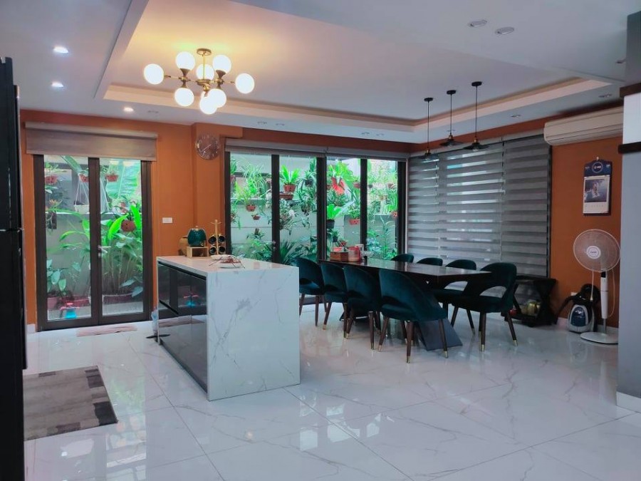 Siêu hiếm mặt phố Ngọc Lâm dt 115m2, 4 tầng đúc, mt 6m, lô góc, vỉa hè, KD nhỉnh 16 tỷ