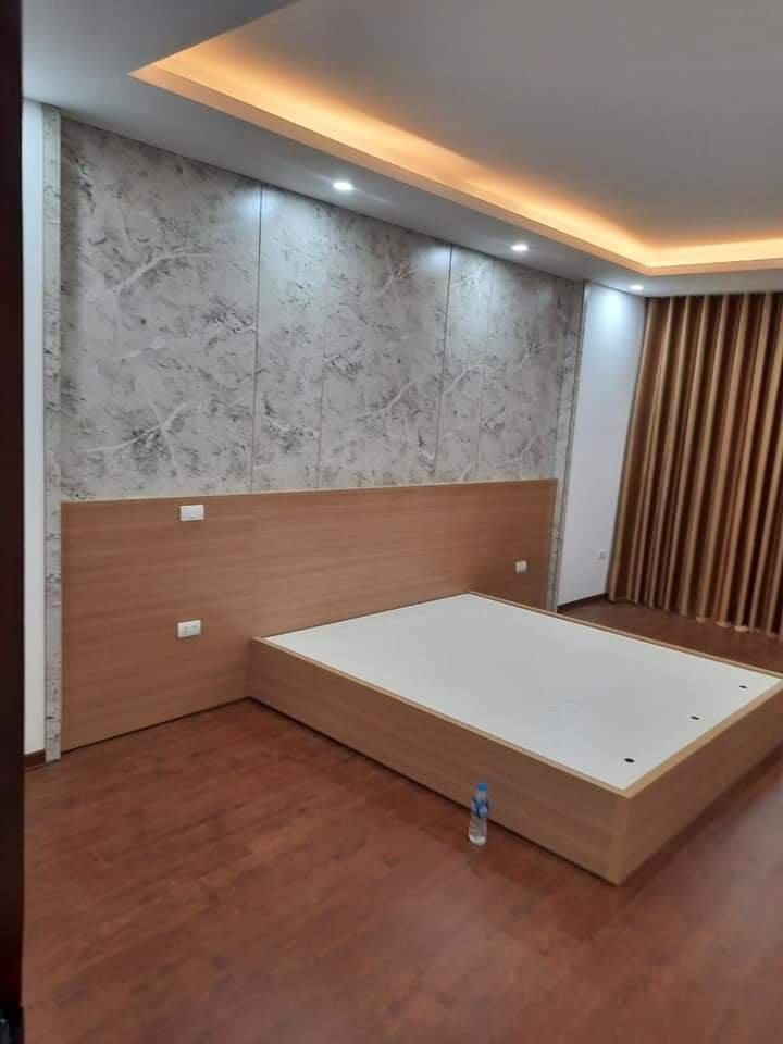 Ngọc lâm giá 2.4 tỷ, o tô đỗ cửa, gần phố kinh doanh cho thuê 7 triệu/tháng, lh 0963521933